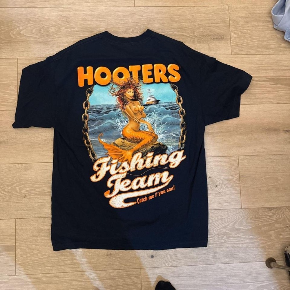 Vintage Hooters Fishing Team T-Shirt Mermaid Graphic Navy Blue Mens Large
